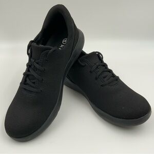 Kizik unisex Madrid Eco Knit Blackout Sneakers. Men’s Size 8/Women’s Size 9.5.